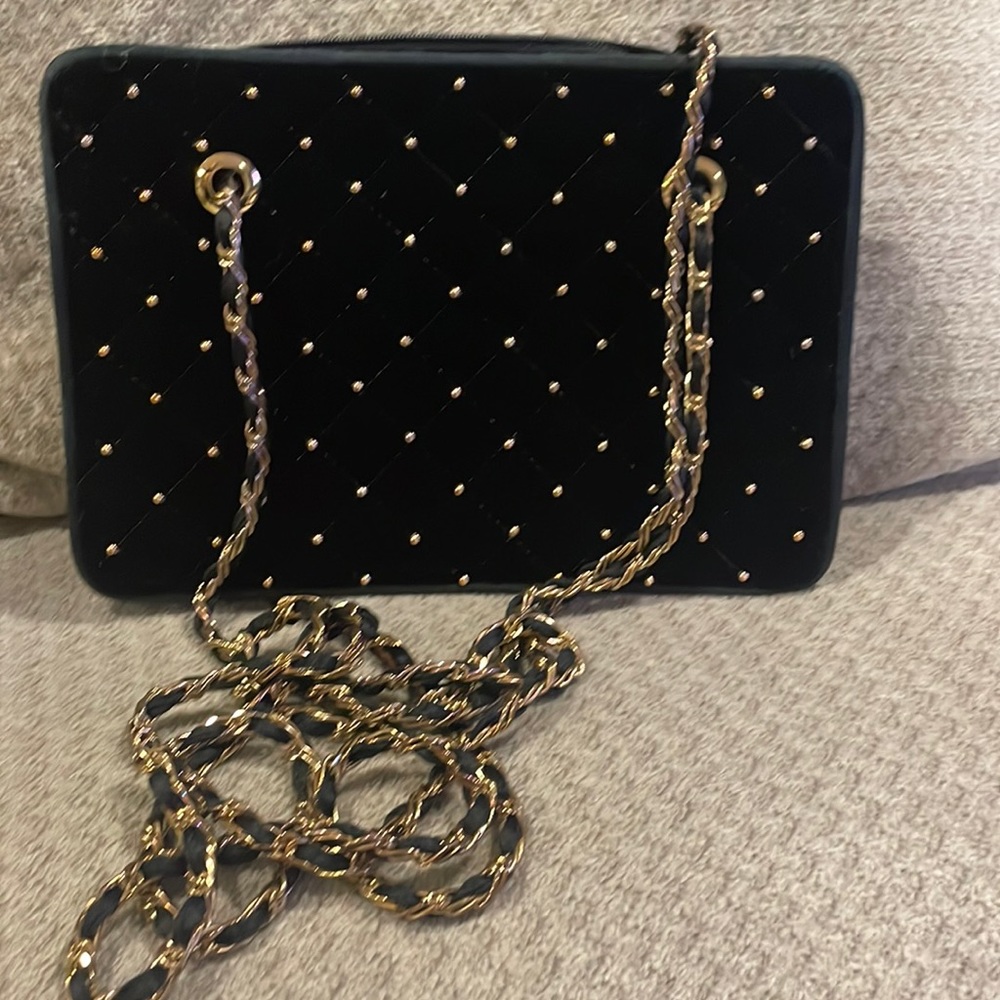 Awesome purse with long adjustable should strap